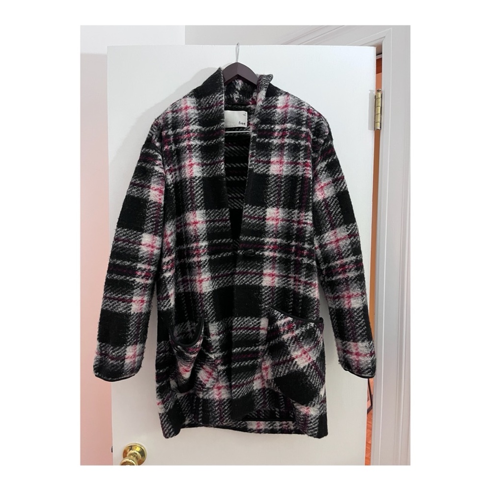 WILFRED FREE ARITZIA SHACKET SIZE MEDIUM IN NAVY PLAID